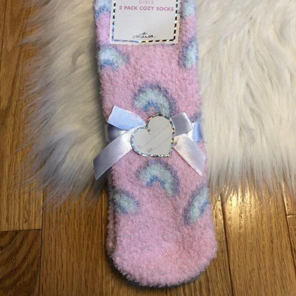 Aeropostale Girls 2 Pack Cozy Socks & 2 Hair Clips
